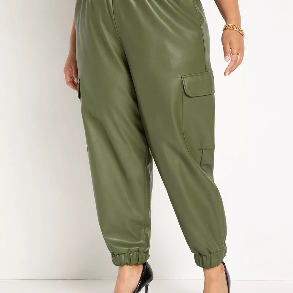 NWT Eloquii Green Vegan Leather Cargo Jogging Pants Size 16 - Picture 3 of 4
